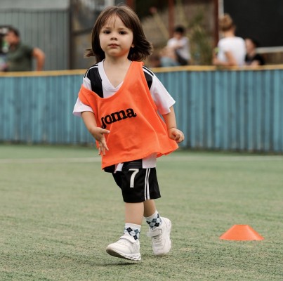 Ajutor de Antrenor fotbal copii (3-10 ani)