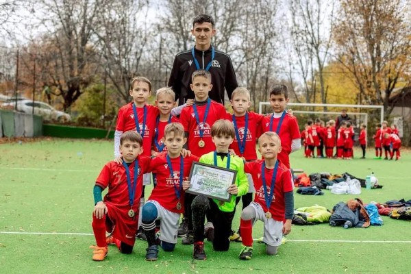 Ajutor de Antrenor fotbal copii (3-10 ani)