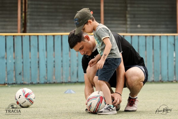 Ajutor de antrenor (Școala de fotbal pentru copii de la 3 ani TRACIA)