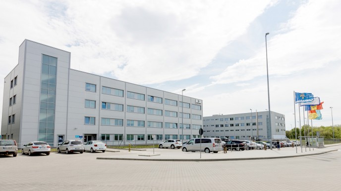 Montator/montatoare în industria construcțiilor de automobile