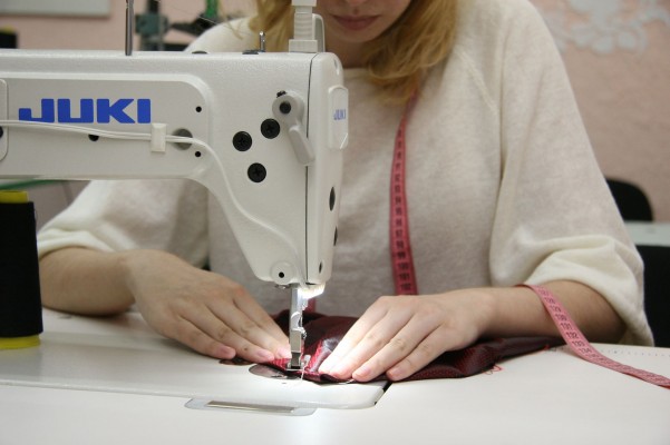 Cusutoreasa în atelier