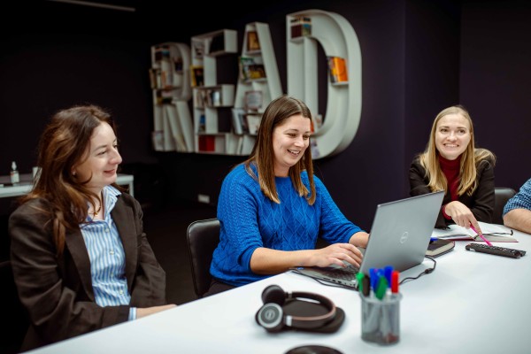 Sales Account Manager US, up to $2,000 USD