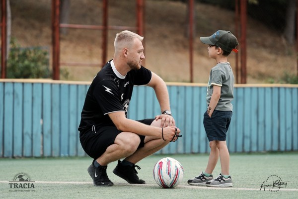 Ajutor de Antrenor fotbal copii (3-10 ani)