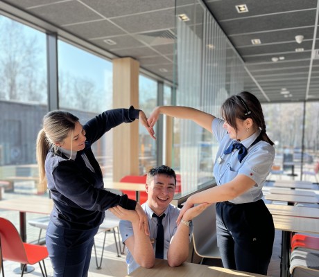 Работник ресторана, McDonald's Buiucani