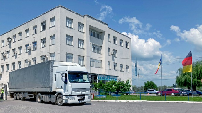Montator/montatoare în industria construcțiilor de automobile