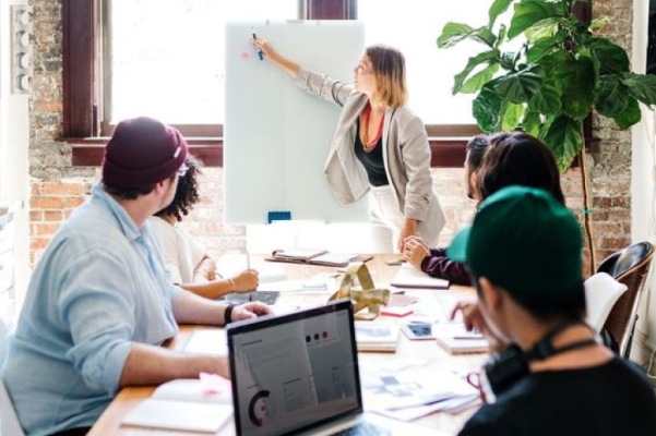 Manager in limba romana 