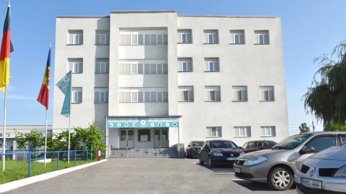 Montator/montatoare în industria construcțiilor de automobile