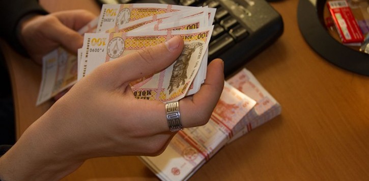 De la 407 la 5697 de lei: cum au evoluat salariile în Moldova în ultimii 17 ani