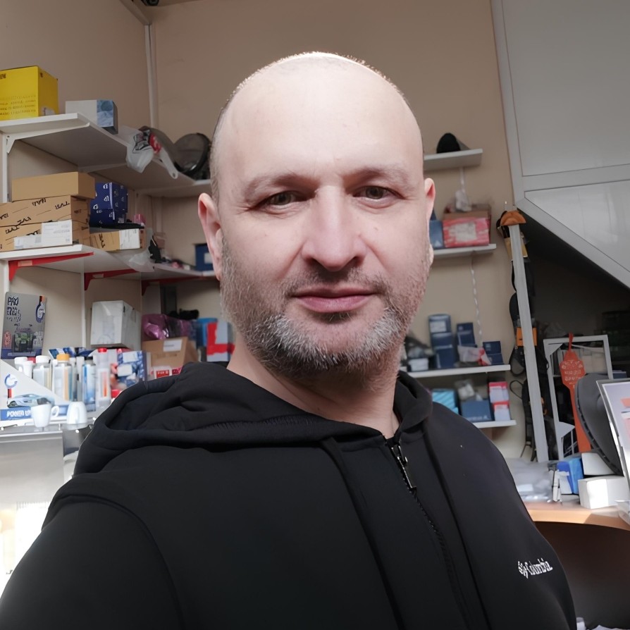 Vânzător piese auto