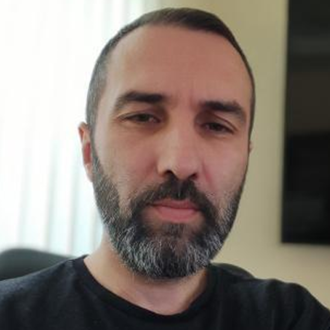 Analist strategic și de risc / Стратегический аналитик по рискам / Strategic and Risk Analyst
