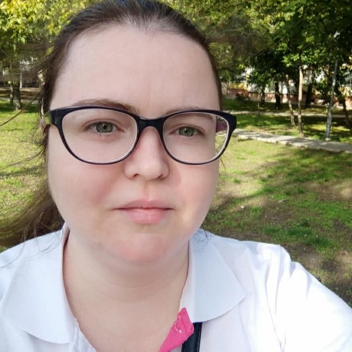 Receptionista, vanzator consultant intr-un magazin nealimentar