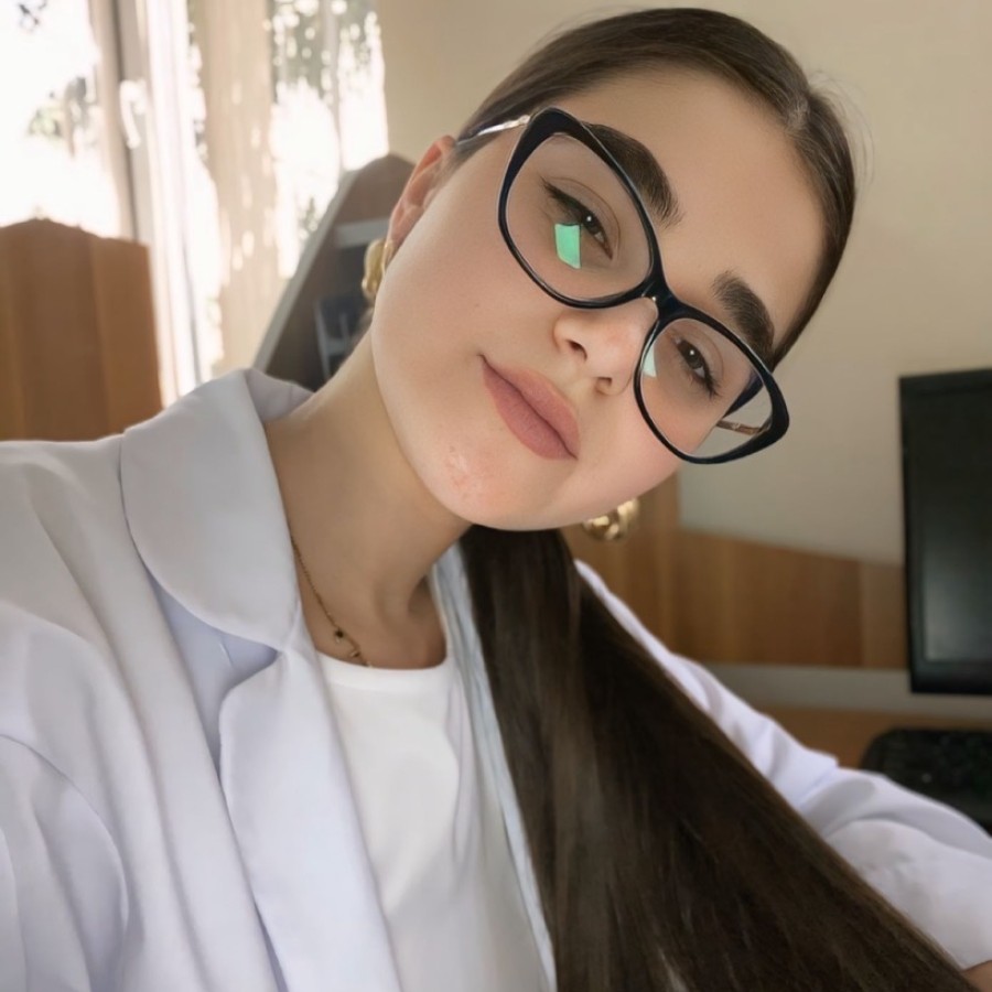 Consultant, bonă, chelnerița 