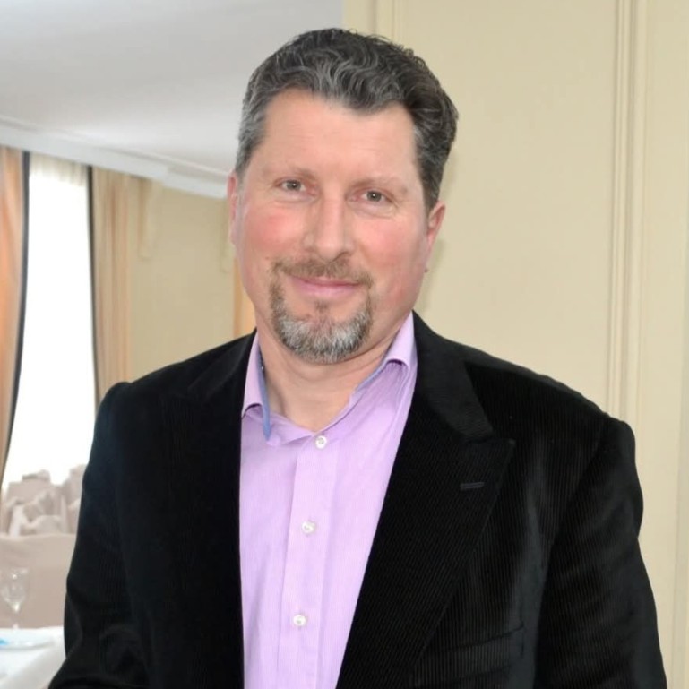 Antrenor la fotbal / profesor de educație fizică 