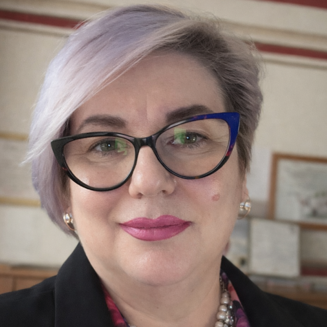 Trainer, profesor, manager, achiziții publice 