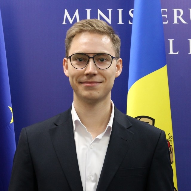 Sunt gata să accept orice funcție
