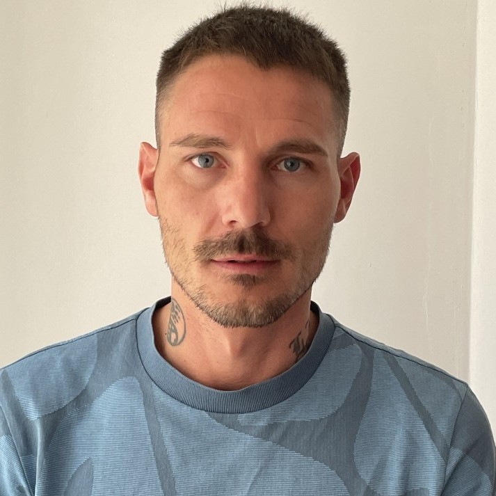 Шеф повор, сушеф, продавец