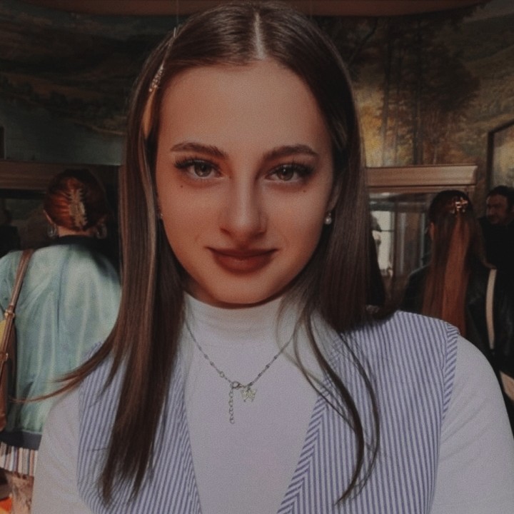 Bonă, muncitor auxiliar, persoană la curațenie