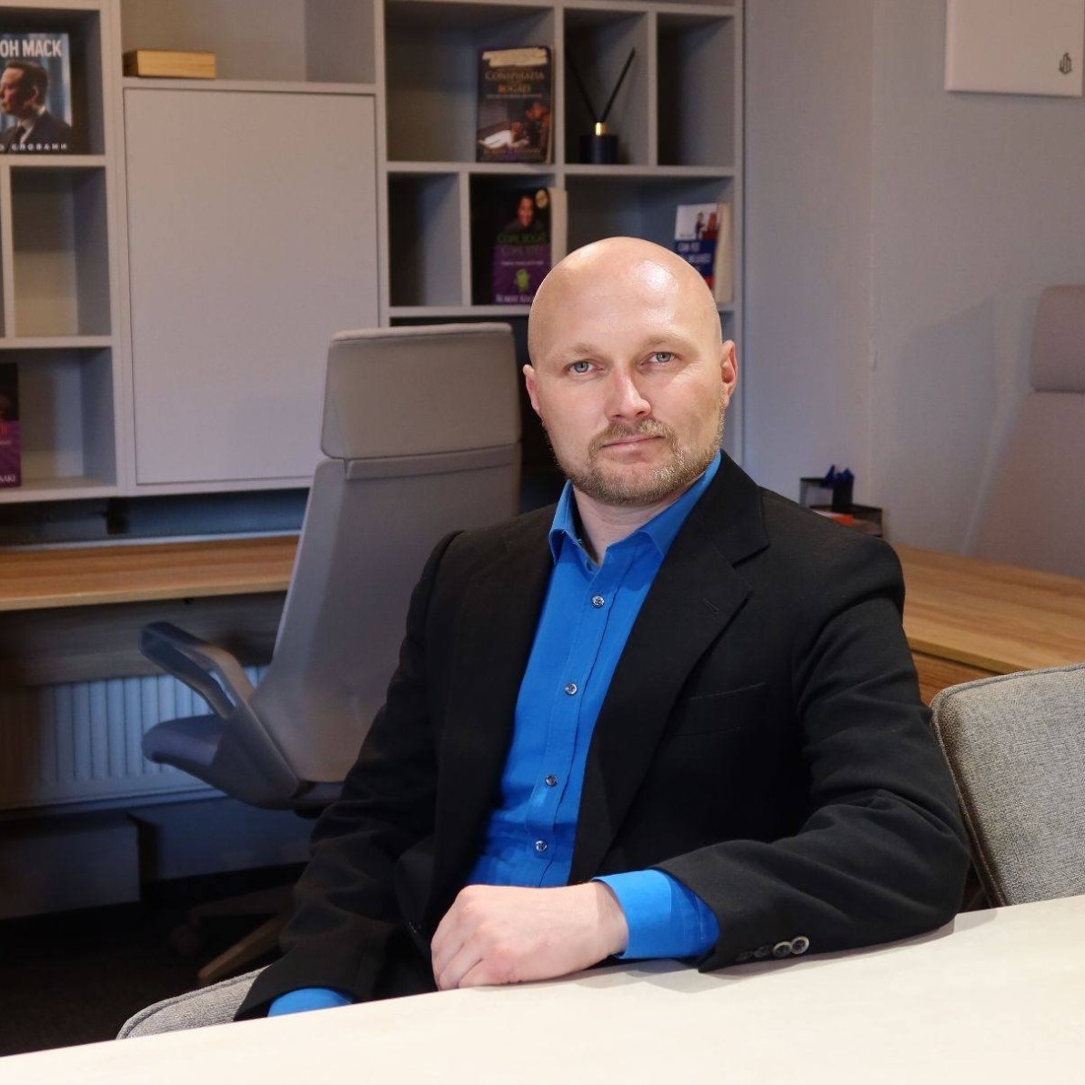 Manager vinzari,Manager lucru cu clientii,Operator Call-Center,Administrator sala comert