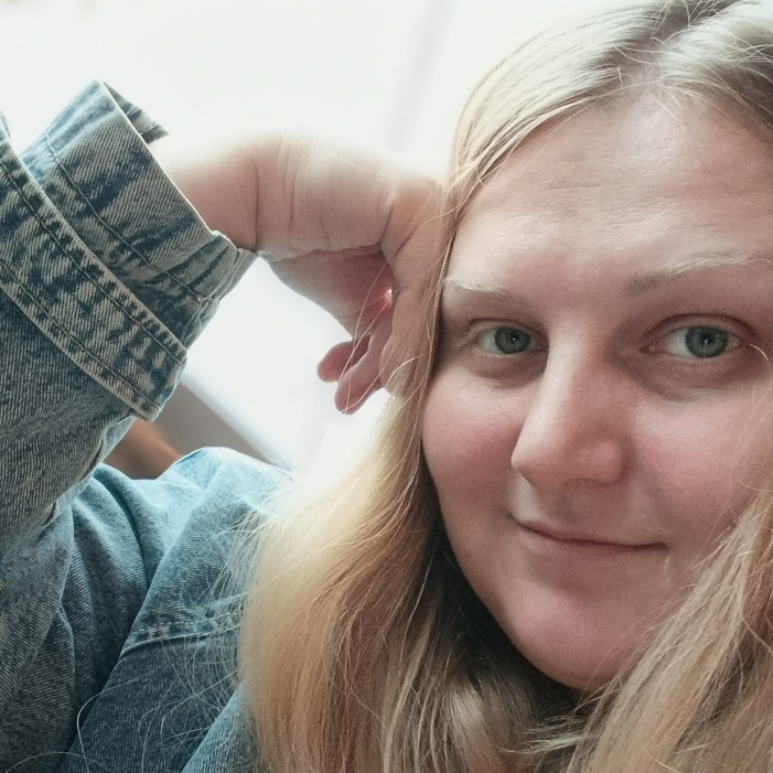 Casier, vînzător consultant, merchandiser, curier, recepţionista