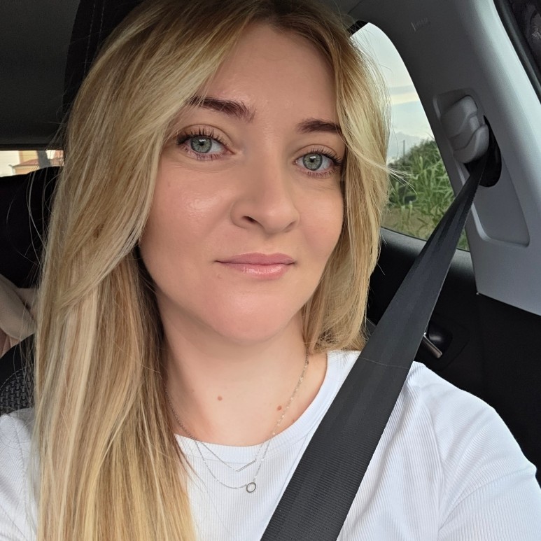 Operator call centru, vinzator consultant