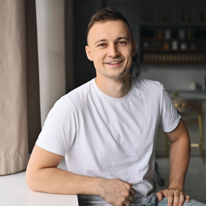 Менеджер проекта, управляющий персоналом