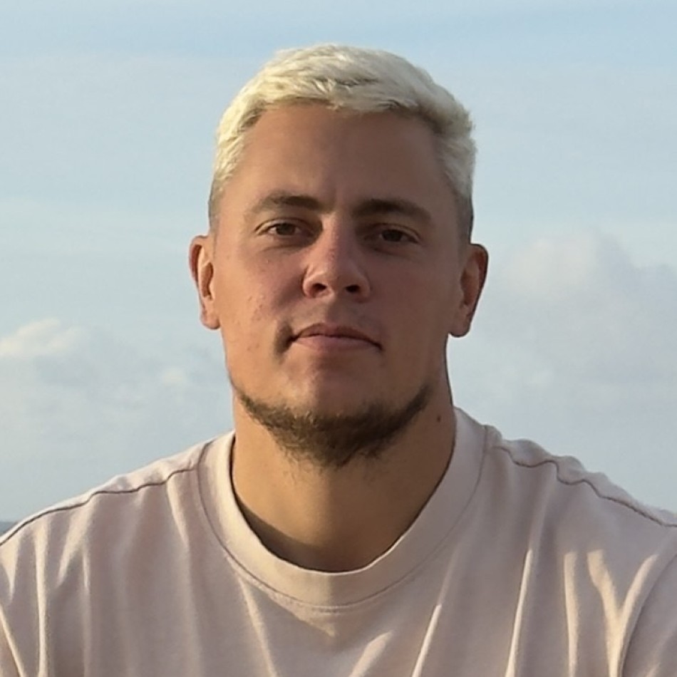 Оператор текстового чата на русском и англиском языка