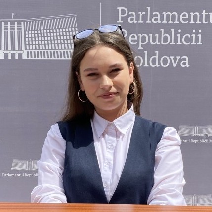 Sunt gata să accept orice funcție