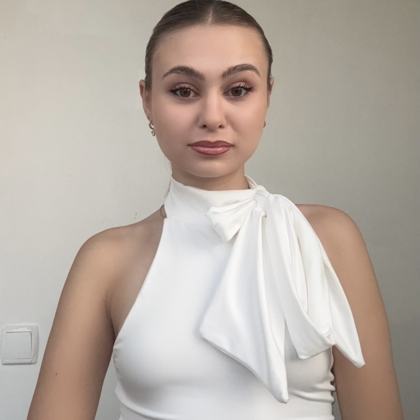 Creator de conținut, specialist marketing digital, vanzator 