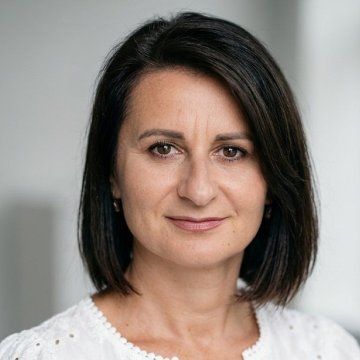 Lucrător salariat, casier - operator 