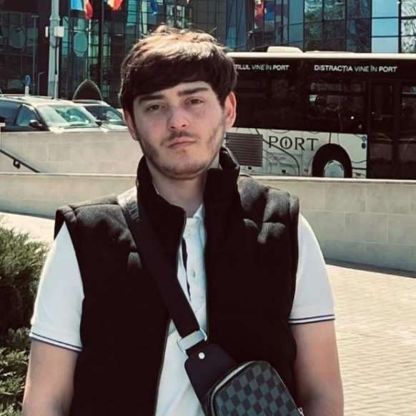 Помощник повара, повар, гратарщик