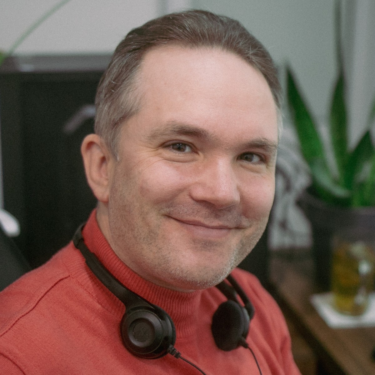 Senior Graphic Designer / Redactor tehnic / Editorial, Advertising & Layout