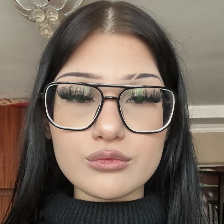 что-то связанное с макияжем, красотой