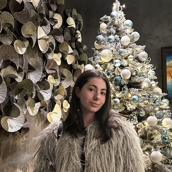 Администратор в салоне, менеджер по продажам, хостес в ресторане, логист 