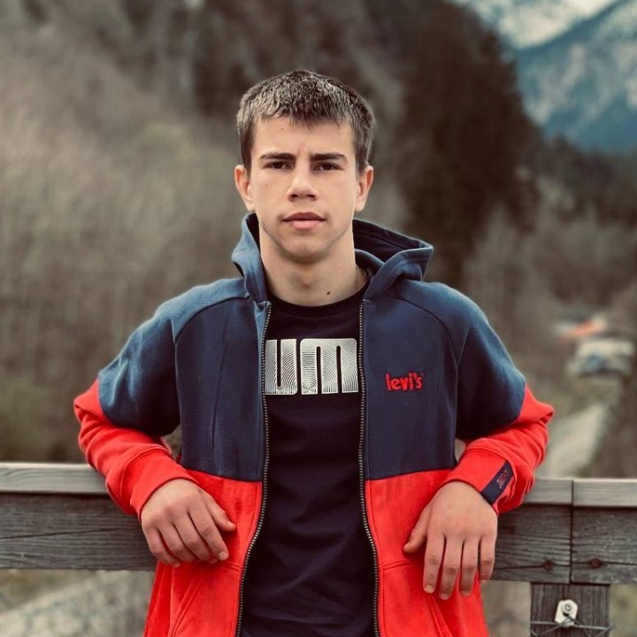 Expeditor/șofer categoria B