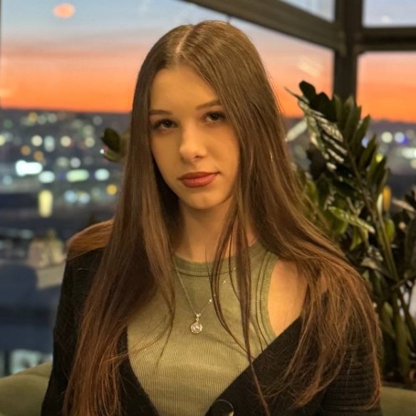 Chelner, vânzător, animator