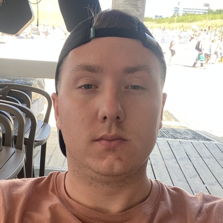 Работник склада