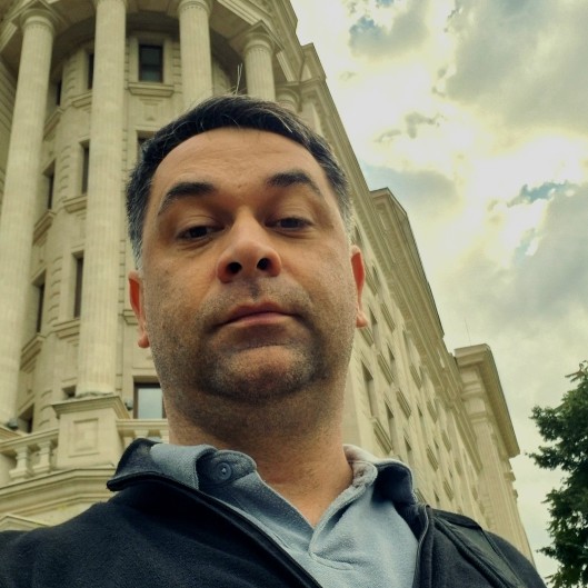 Оператор холодных звонков